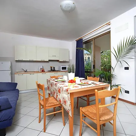 Camping Garden Tourist Aparthotel Manerba del Garda Room photo